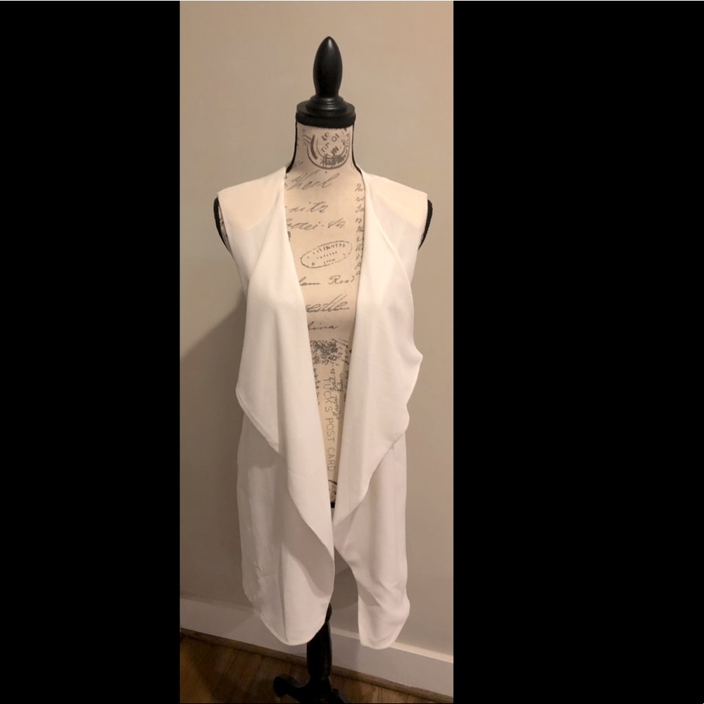 Brand ASTR Bloomingdale’s brand flowy vest top